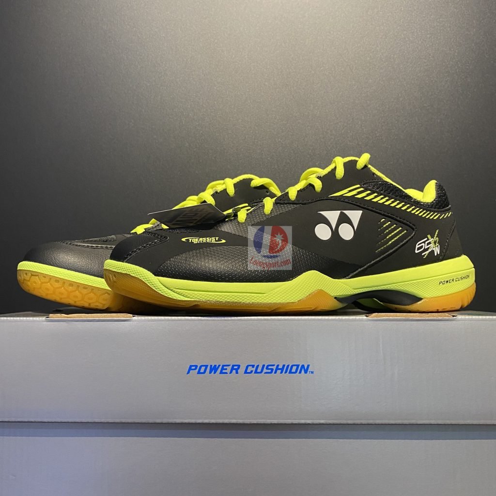 top-giay-cau-long-nam-2020-nam-nu-cao-cap-0