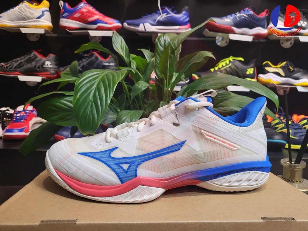 mizuno wave claw neo