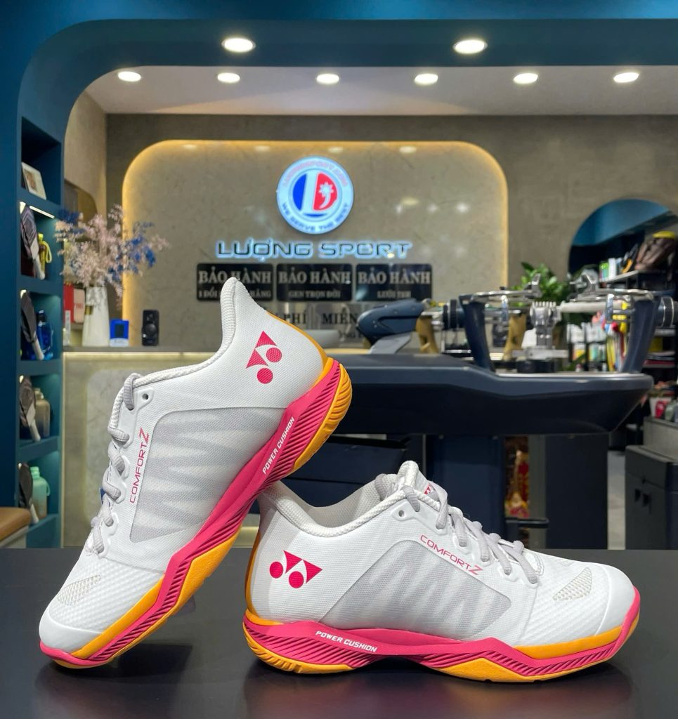 giay-cau-long-yonex-power-cushion-comfort-z3-women-off-white-red-2025