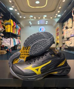 Giày Cầu Lông WAVE CLAW 4 - Vàng Đen (71GA264305) Chính Hãng 2026